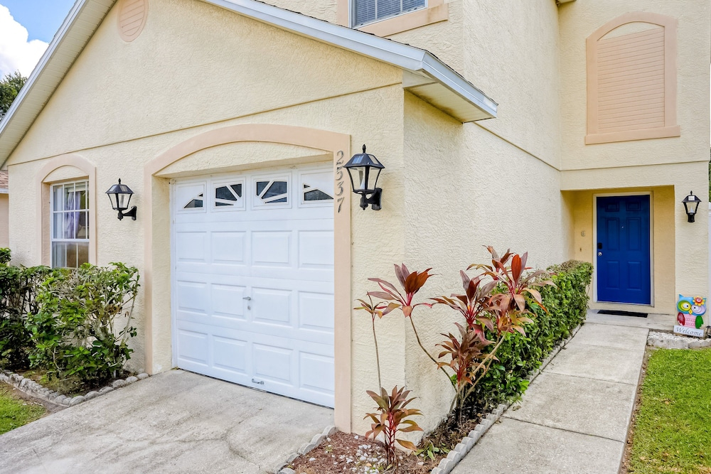Enchanting Dog-friendly Home With Pool, Lanai, Central AC, & Washer/dryer