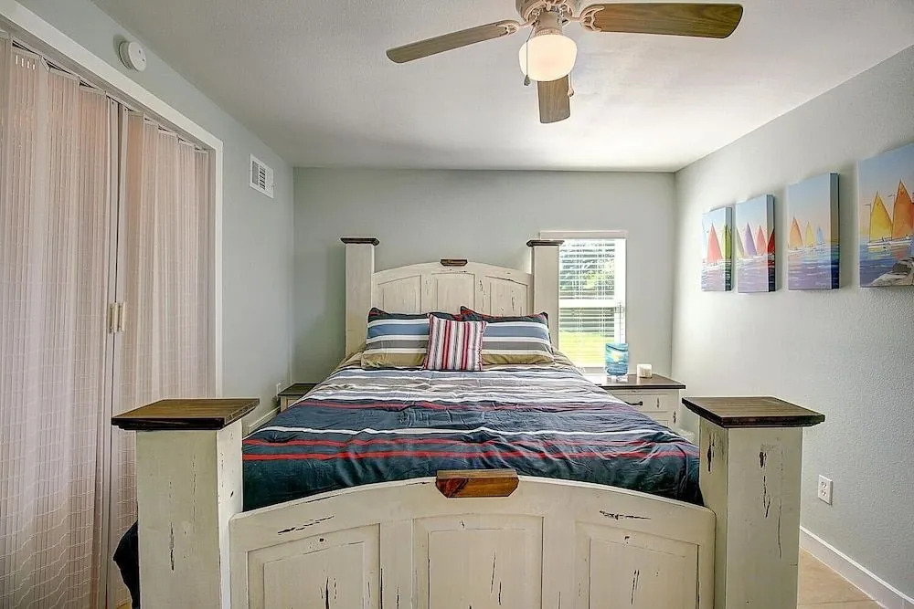 Sunfish Harbor 2 Bedroom Cottage by Redawning