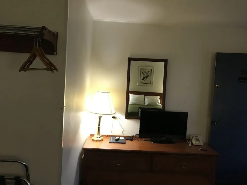 Colonial Inn