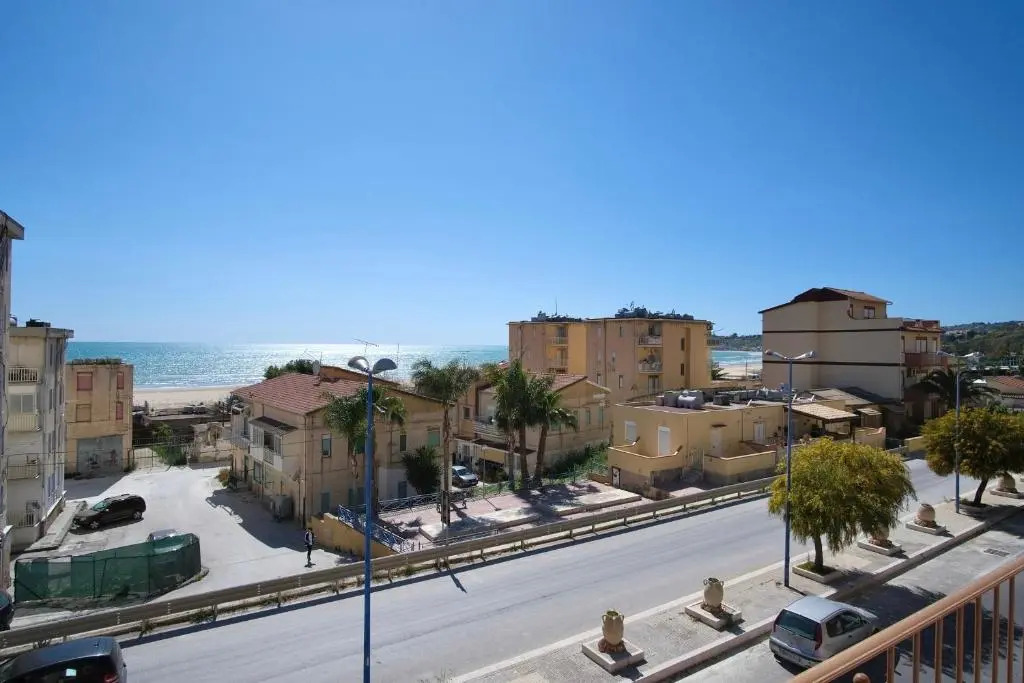 La rosa dei venti, apartment 1