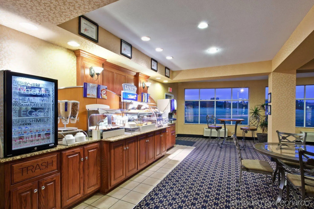 Holiday Inn Express Hotel & Suites Paragould by IHG