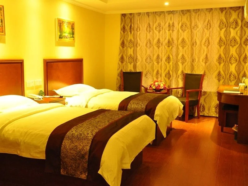 Four Seasons Qingteng Hotel (Ningbo Zhenhai New City Zhenhai Avenue Subway Station)