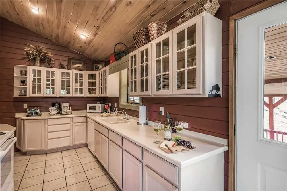 Buffalo Lodge - Seven Bedroom Cabin with Hot Tub