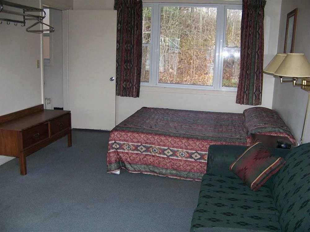 Dolan's Motel