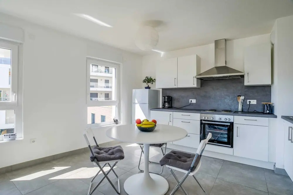 Pretty One-bedroom Apartment of 70m² With Balcony - Strasbourg