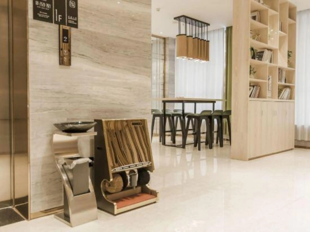 Nanjiang Express Hotel (Sihui Nanjiang Industrial Park)