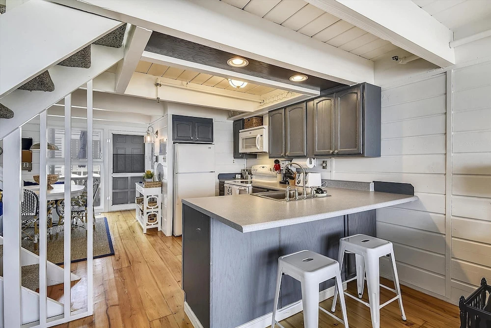 Atlantic Watergate 16 by Long & Foster