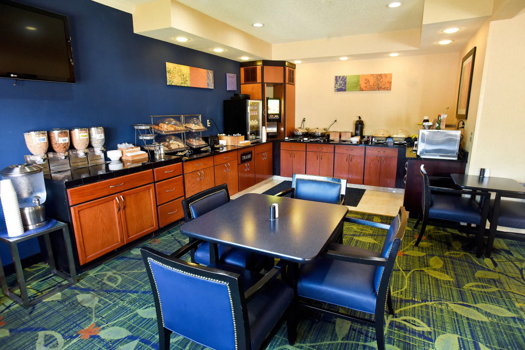 AmericInn by Wyndham Topeka