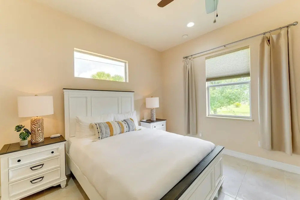 Grill-chill-splash: Your Port Charlotte Paradise!