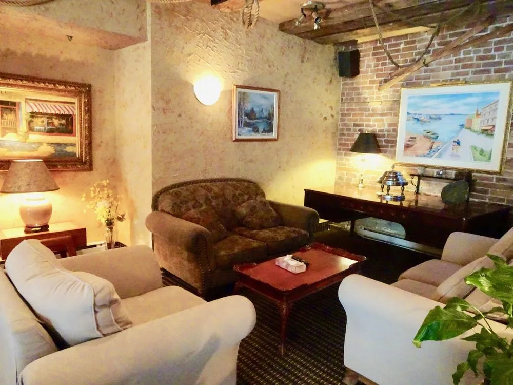 Hotel Champ de Mars Montreal