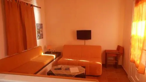 Chriason Studios & Apartments