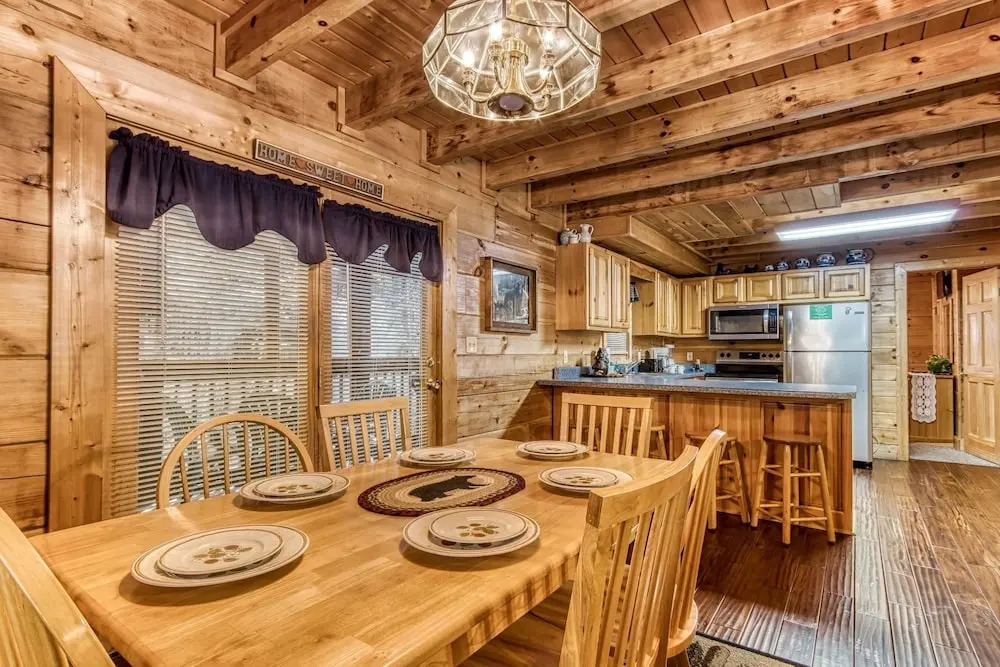 Er 256 - Smoky Mountain Top Great Location - Close To Town! 3 Bedroom Cabin by RedAwning