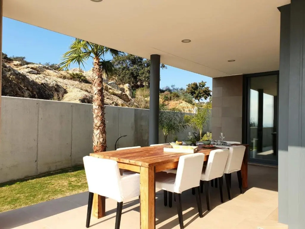 2260-Luxury villa with private pool and seaview
