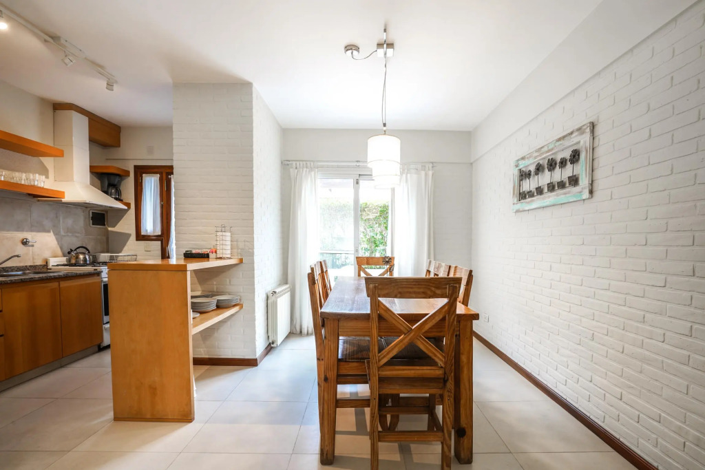 Valeria House Apart