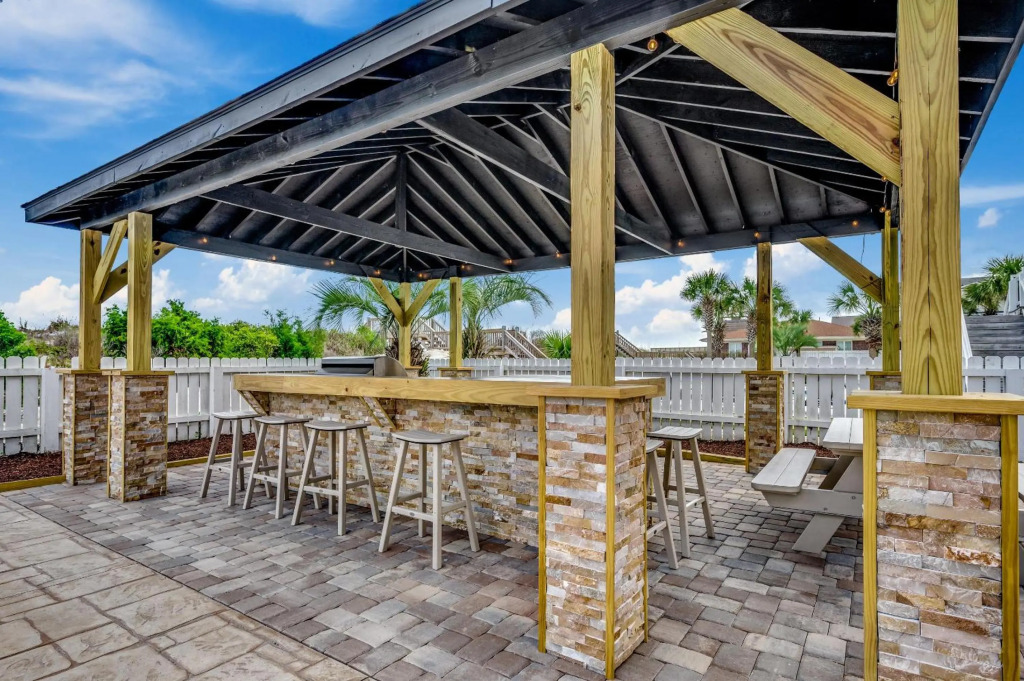 The Oasis, Oceanfront Home with Pool and Hot Tub
