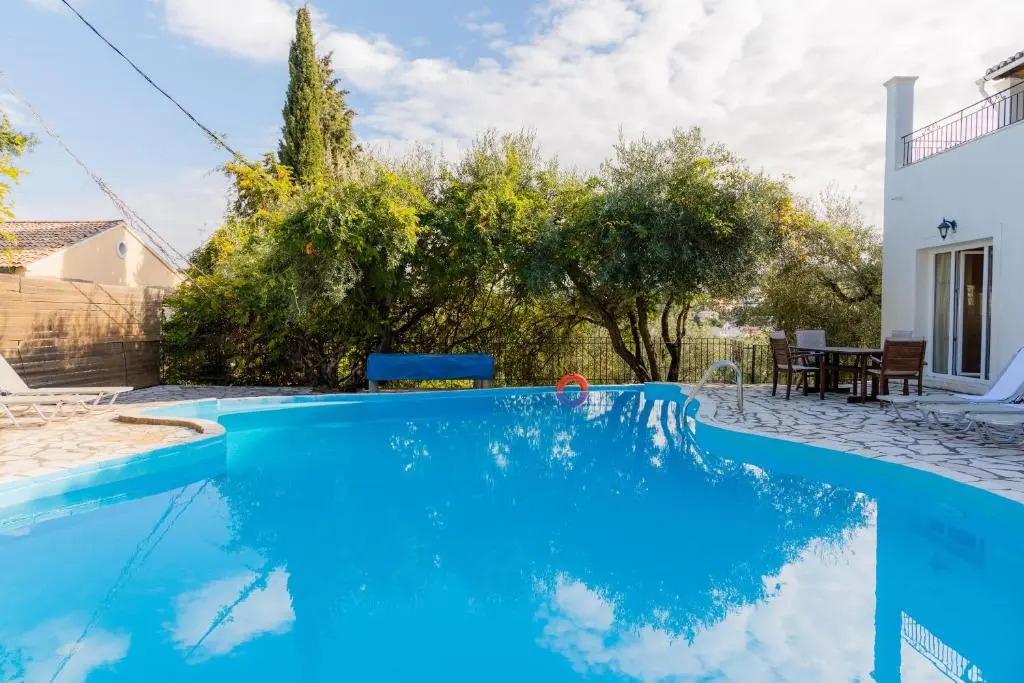 Villa Xanthe - Charming Holiday Villa with Private Heatable Pool in Kassiopi
