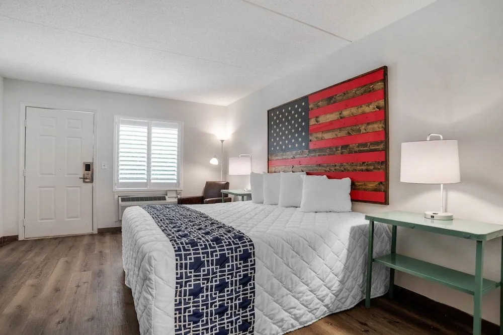 Super 8 by Wyndham Daleville-Fort Novosel