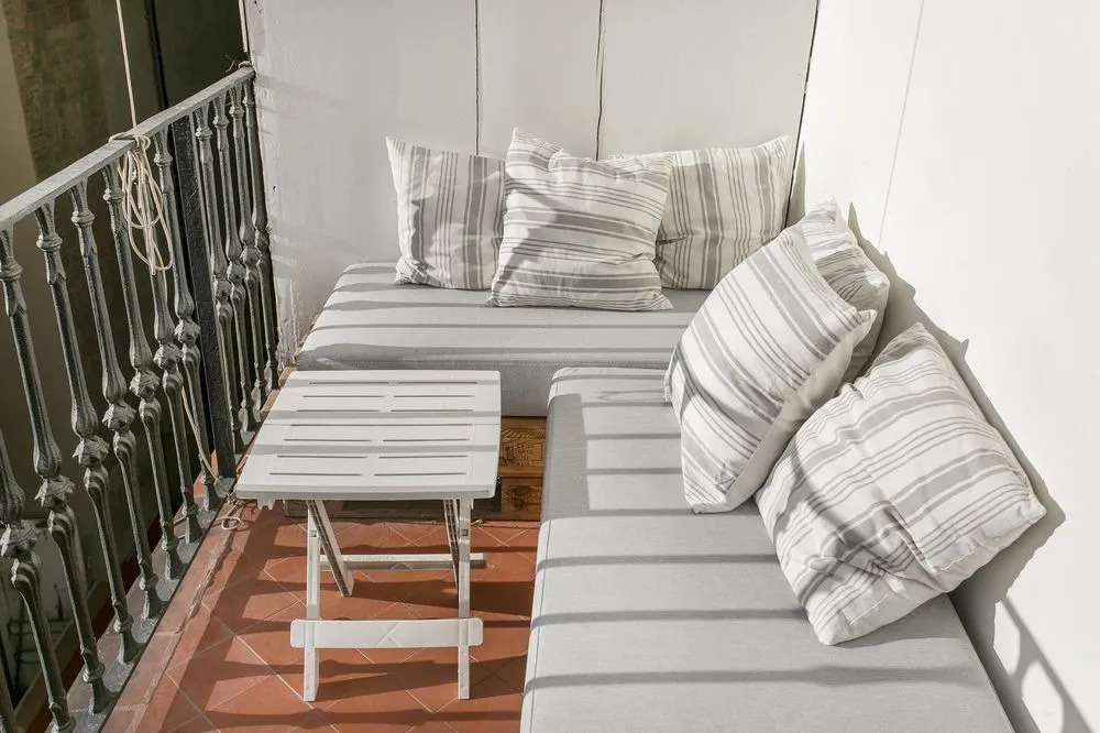 Spacious and luminous flat with balcony