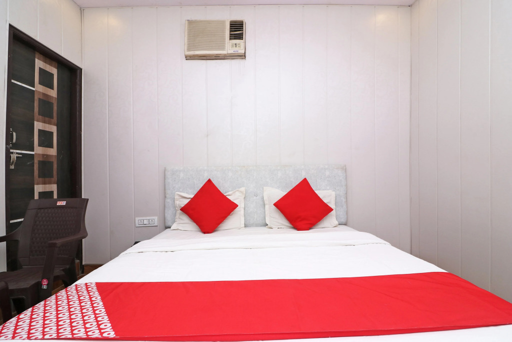 OYO 81074 Hotel Adb