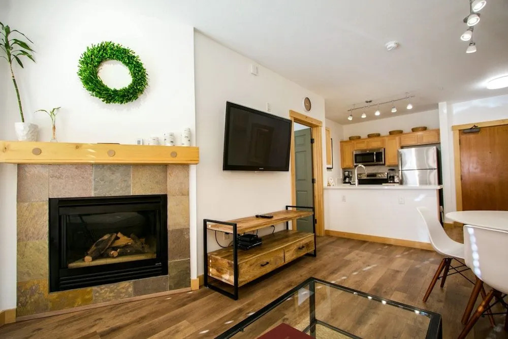Sunstone 109 Remodeled Condo Great Complex Amenities with Ski-In Ski-Out by RedAwning