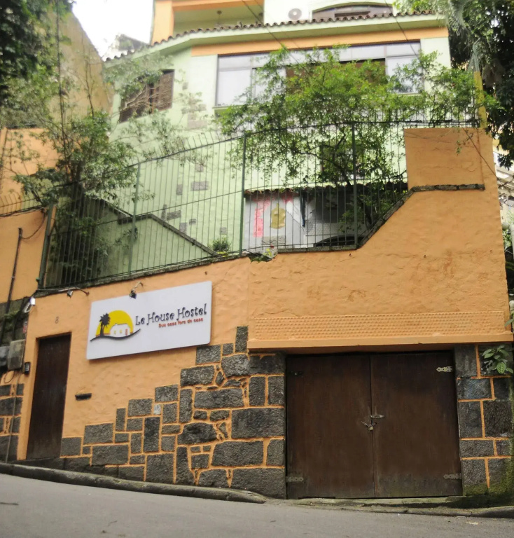 Le House Hostel