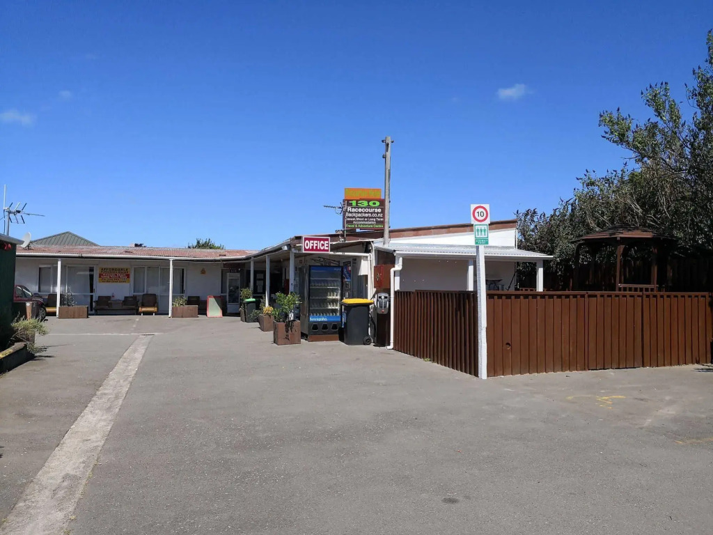 Racecourse Backpackers Hostel