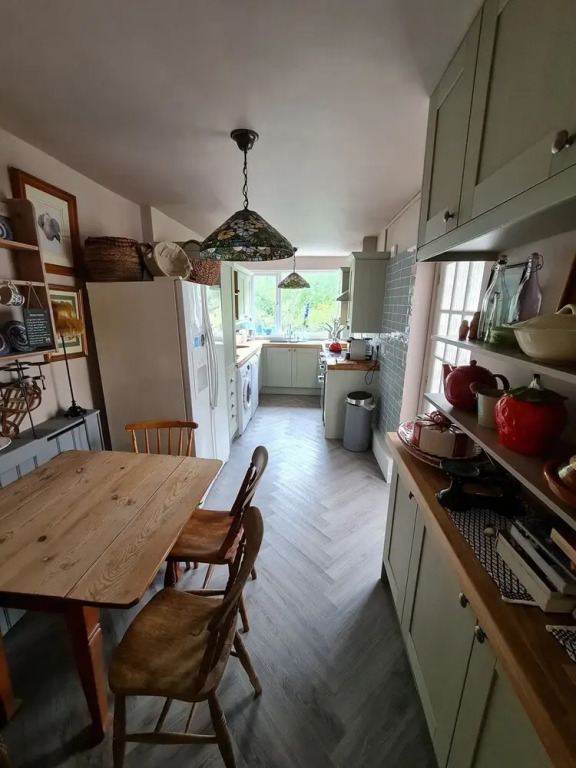 A Cosy Three Bedroomed Cottage in Leafy Embleton