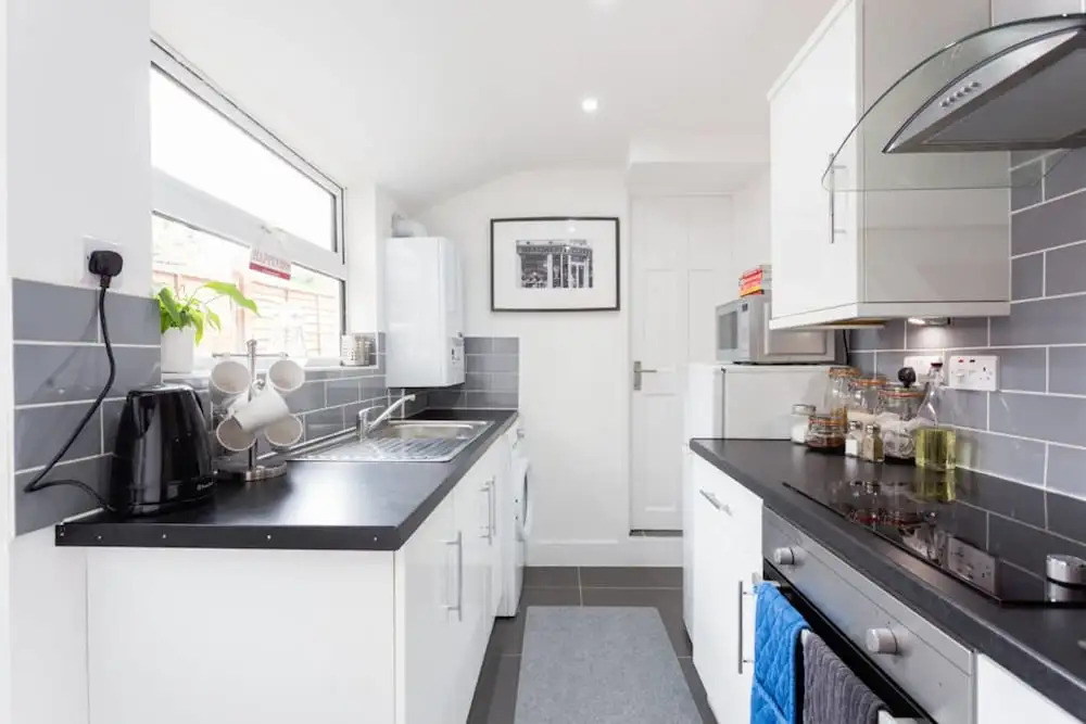 Ashton House, Luton - inhabit short stays