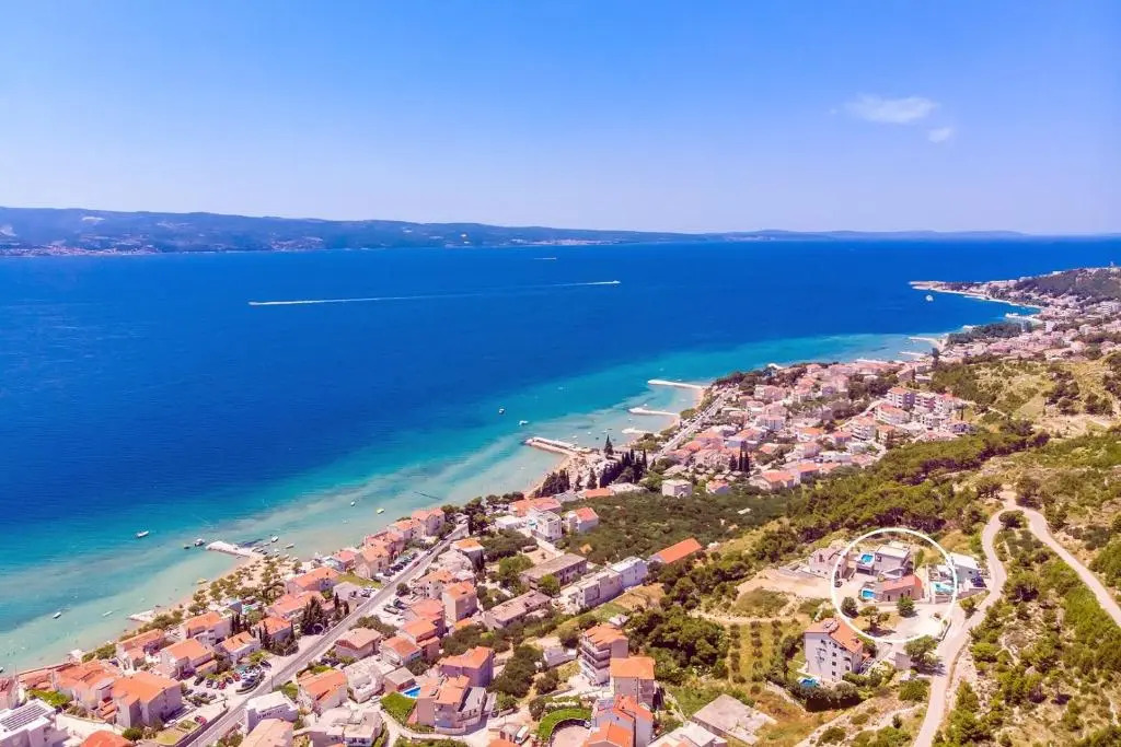 Villa Oslo - luxury place with sea views & heated pool, 300m far from sandy beach