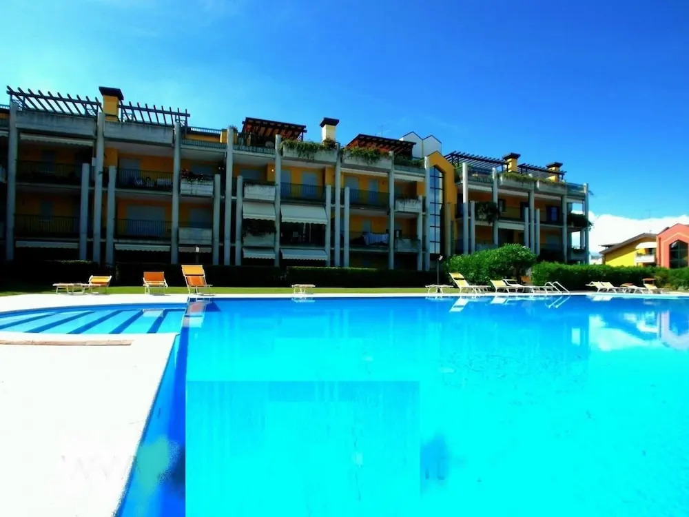 Paradise Lake View in a 5 pools exclusive residence DesenzanoLoft Official Partner Homes & Villas by Marriott Bonvoy
