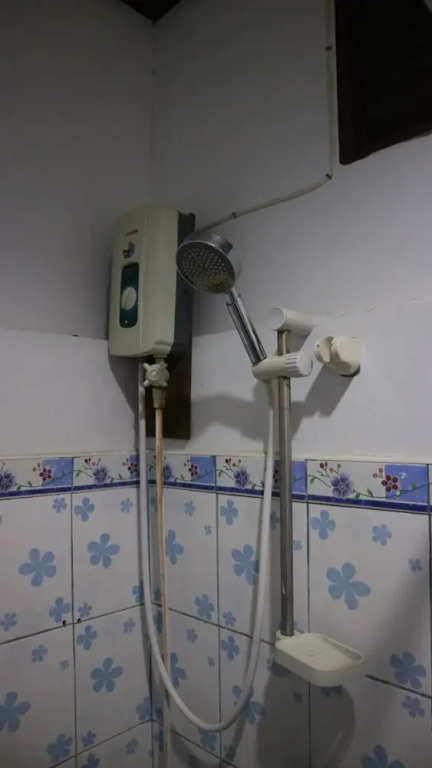 Lolo Oyong Pension House