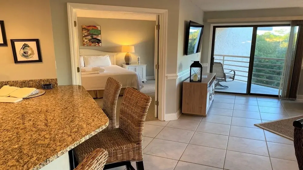 2518 Mare 2 Bedroom Condo