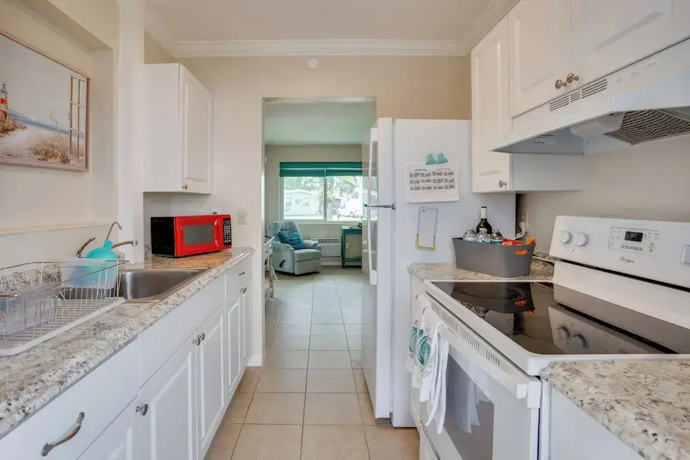 Relax in Hot Tub, Walk to Springs: North Port Home