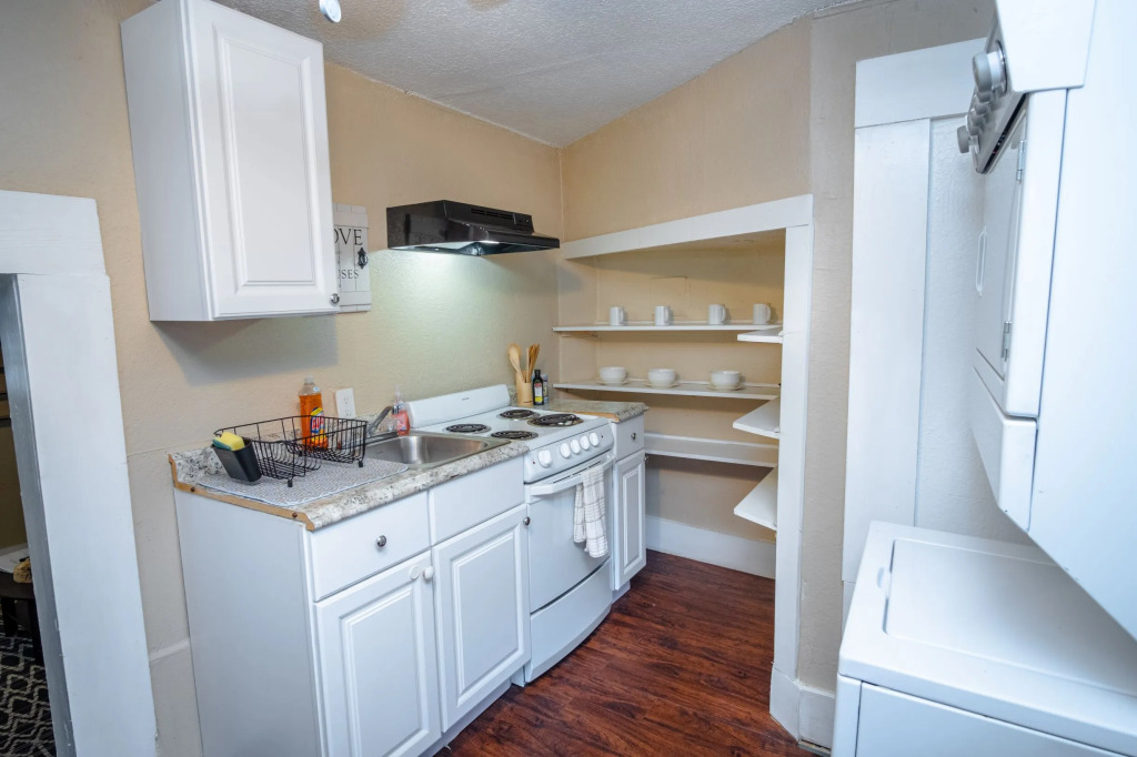 Cozy  Guesthouse Near Downtown