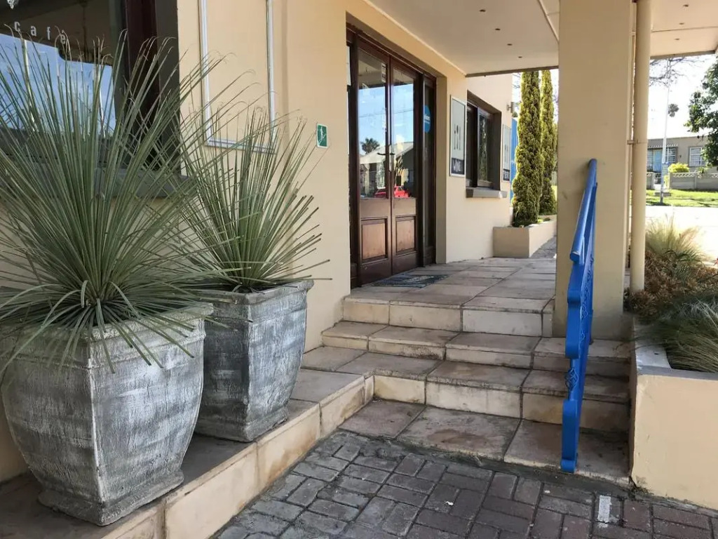 VJ's Guesthouse and Restaurant