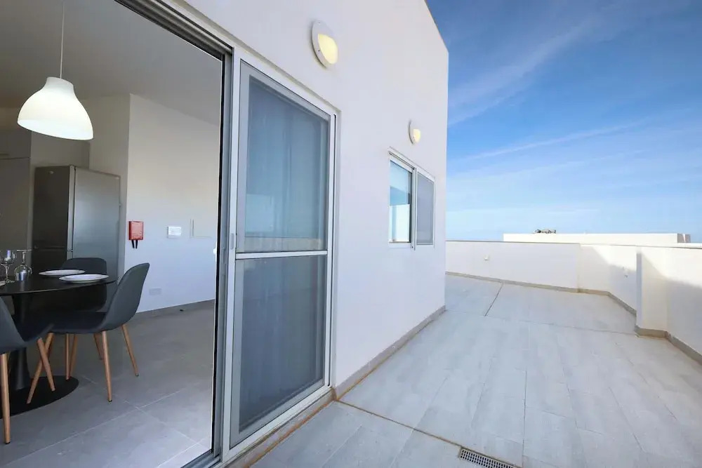Cosy 1 BD Penthouse in Bugibba - Corner Terrace with Sea Views