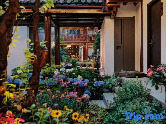 Waterfront Residence View Garden (Lijiang Ancient City Sifang Street Store)