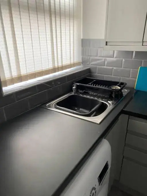 Modern 2 bed sleep 5 close to Anfield Stadium