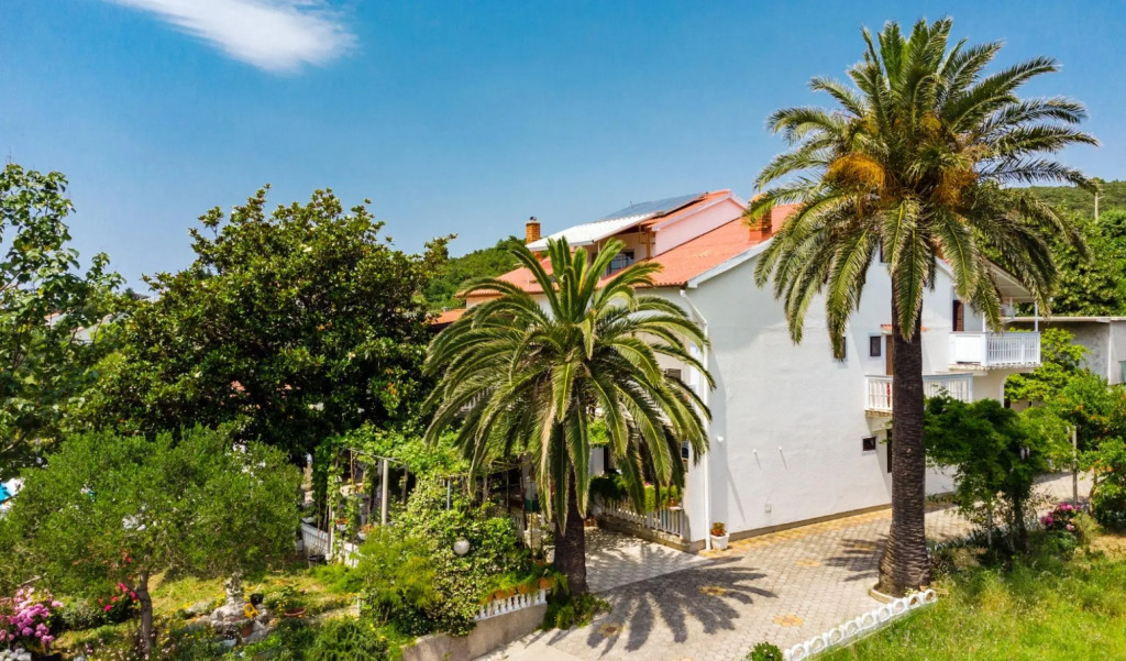 Ankica - pool & garden - A1(9)