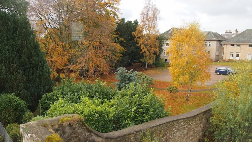 Pitcullen Guest House