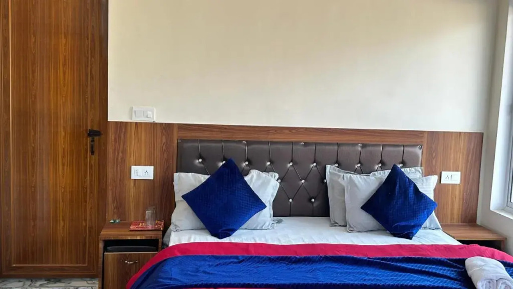 Hotel Indra Palace At Tapovan