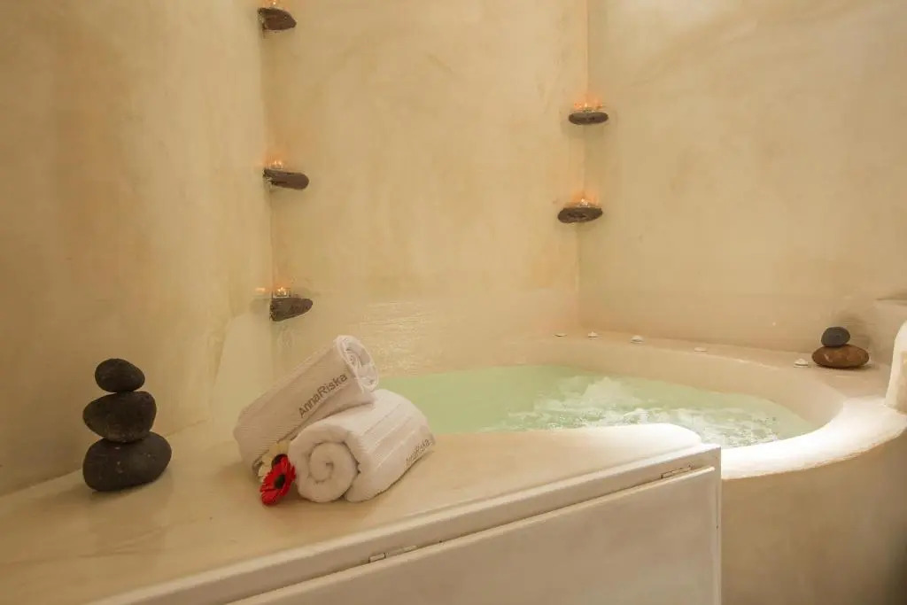 Love Nest with hot tub, hammam & outdoor cinema