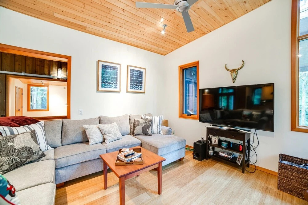 Glacier Springs Cabin #42 - Modern and Rustic All In One...For You and Fido Too!