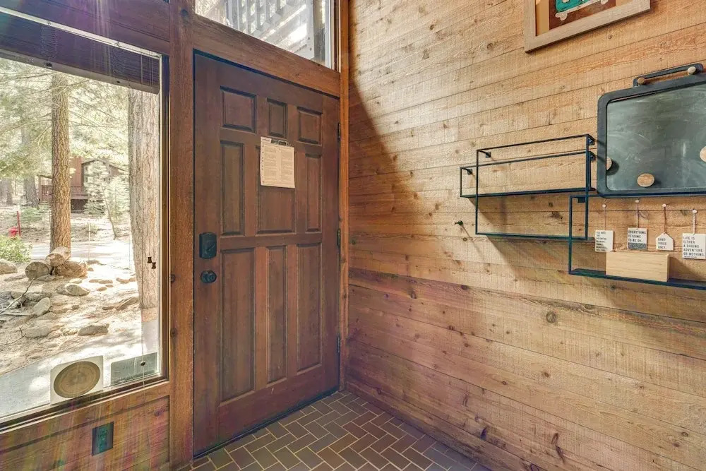 Free Ski Shuttle! Spacious Northstar Resort Cabin