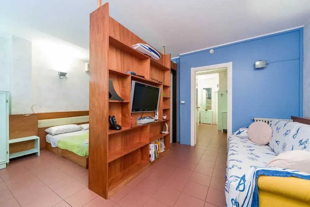 SESTRI MARE 5 AR122 (3 guests)