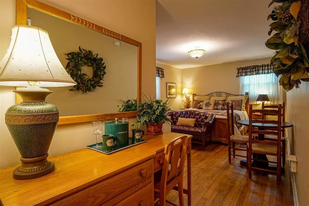 Hemlock Inn
