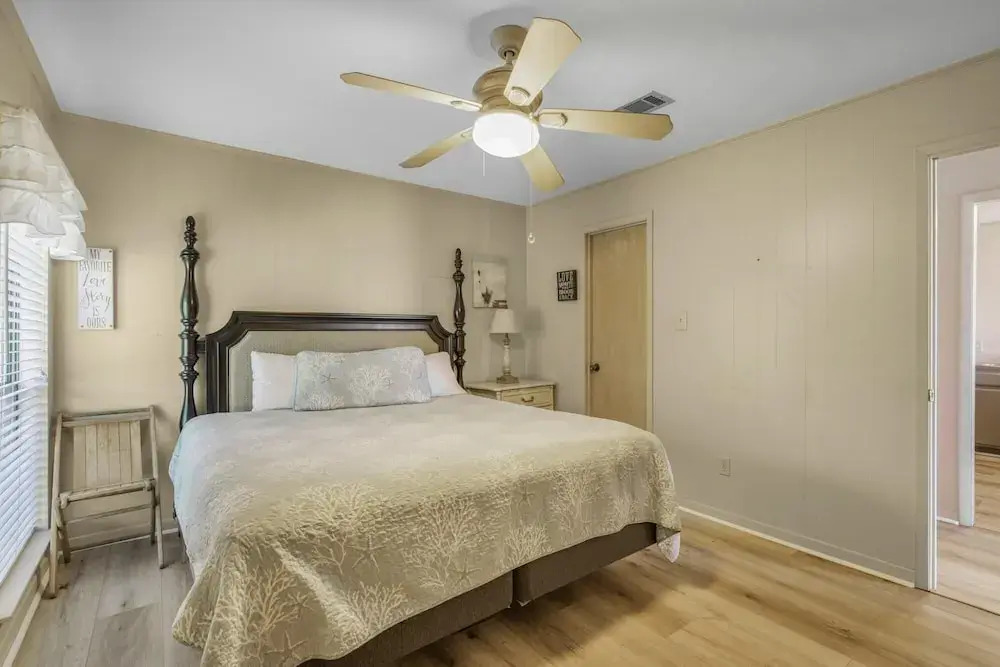 Pet Friendly Duplex on Little Lagoon Fishing Pier