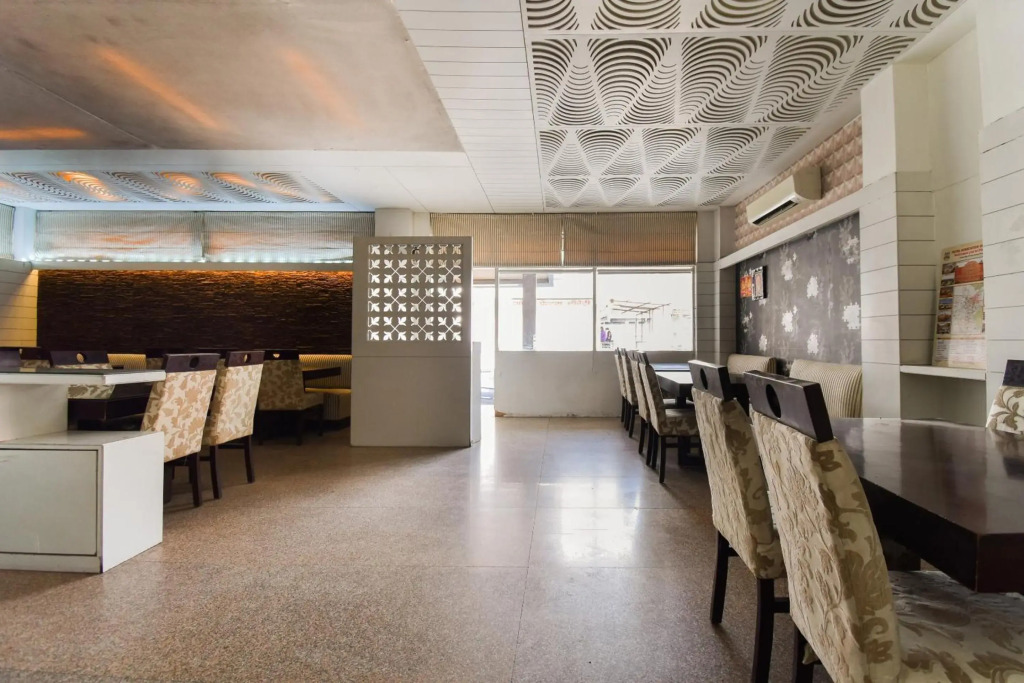 Flagship 76012 Hotel Grand Decor