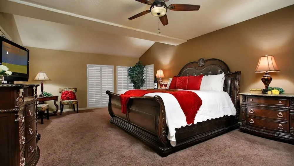 Mountain Views & Heated Pool/spa & Amenities Galore!