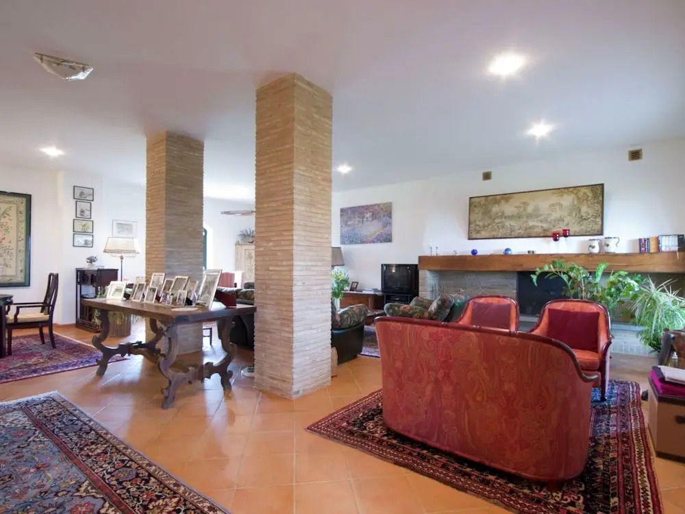 Luxurious Villa in Montelupone With Private Swimming Pool